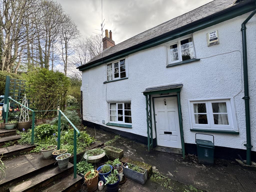 Lot: 161 - CITY CENTRE PERIOD HOUSE - Front of the cottage